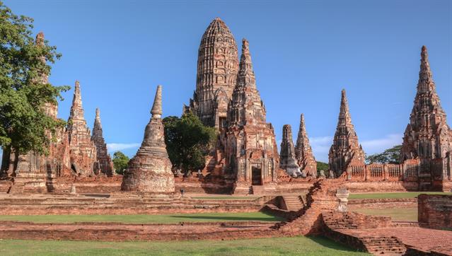 Der Wat Phra Ram (Tempel des Heiligen Rama), ist eine buddhistische Tempelanlage im Geschichtspark Ayutthaya in Zentral-Thailand. Die Tempel wurden aus gebrannten Lehmziegeln im Khmer-Stil erbaut und dann verputzt. Der Baubeginn war etwa in den Jahren um 1370. Im Jahr 1767 überfielen die Burmesen das Land und brandschatzten und zerstörten die Anlage.
